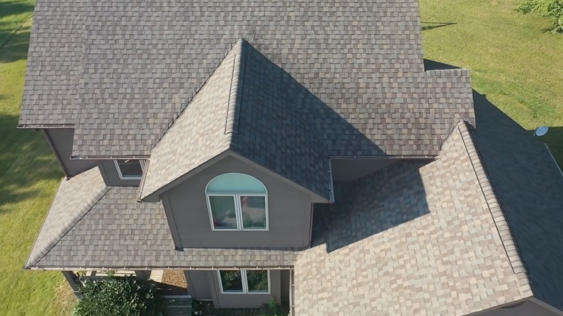 Galena, IL photo of a home after full roof replacement