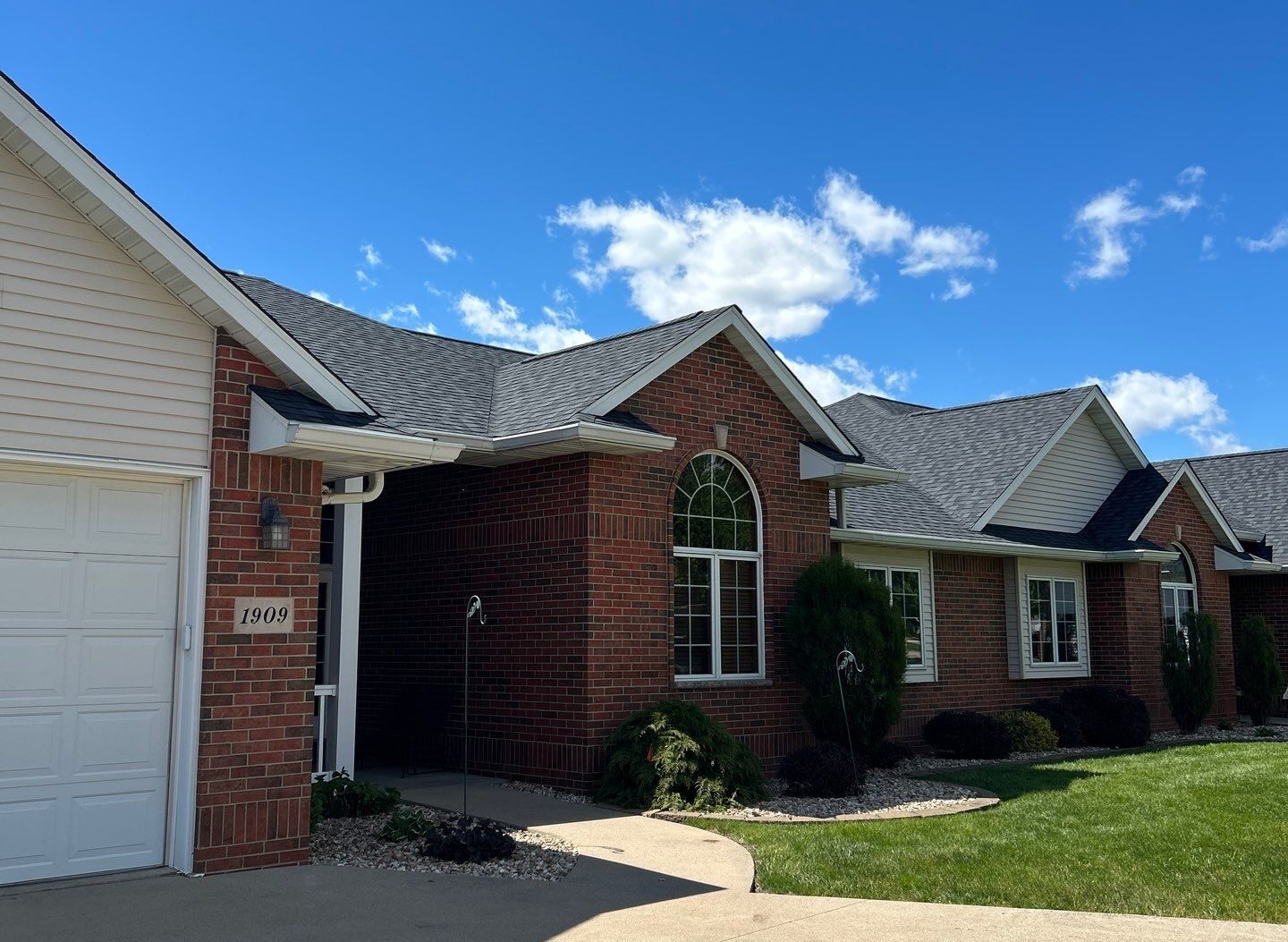 buesing hines Asbury Iowa townhome roof replacement 1909
